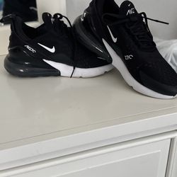 Nike womens sneakers, basically new, worn once in like new condition