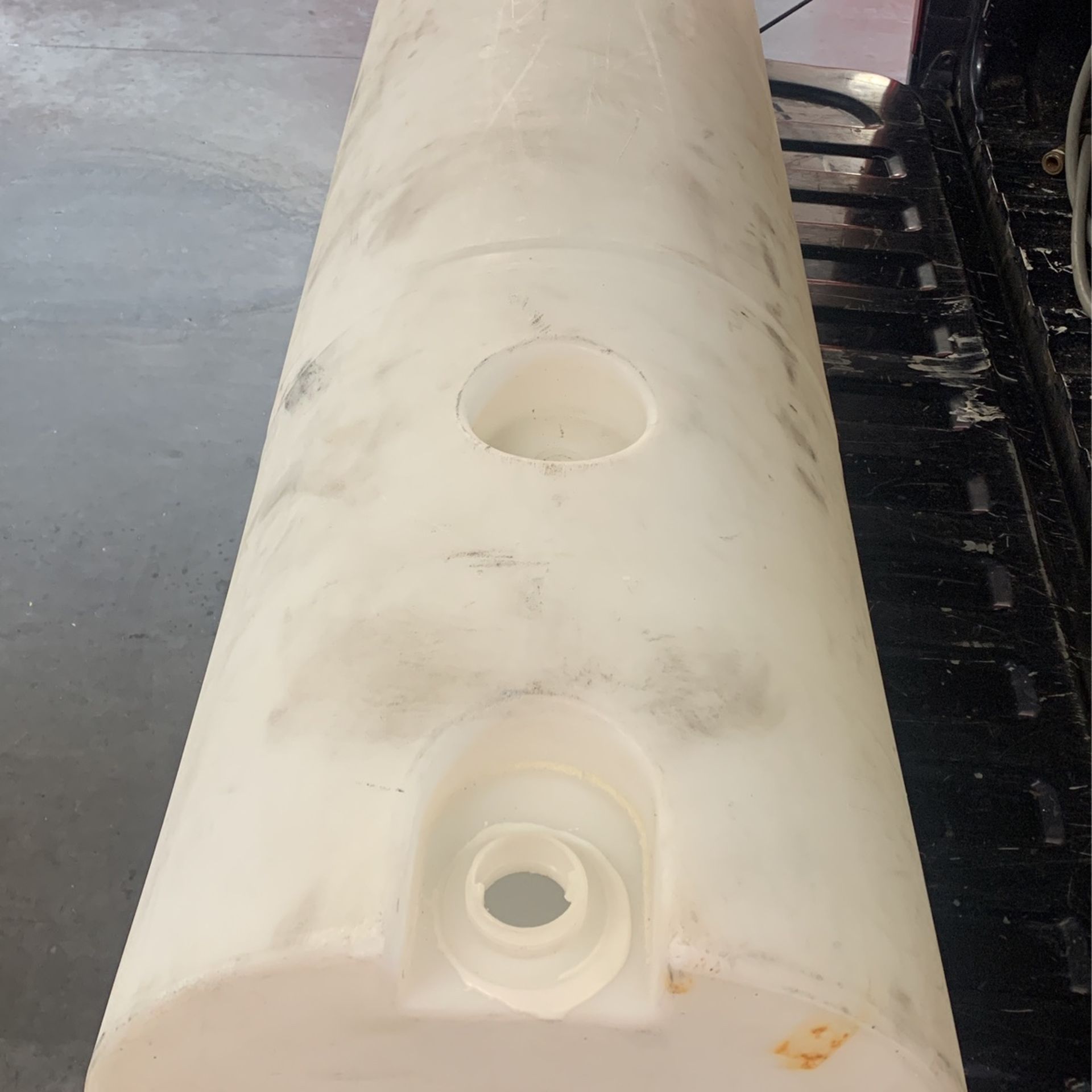 48 Gallon Half Moon Flat bottom White Horizontal Chemical/water Tank Half Sheet