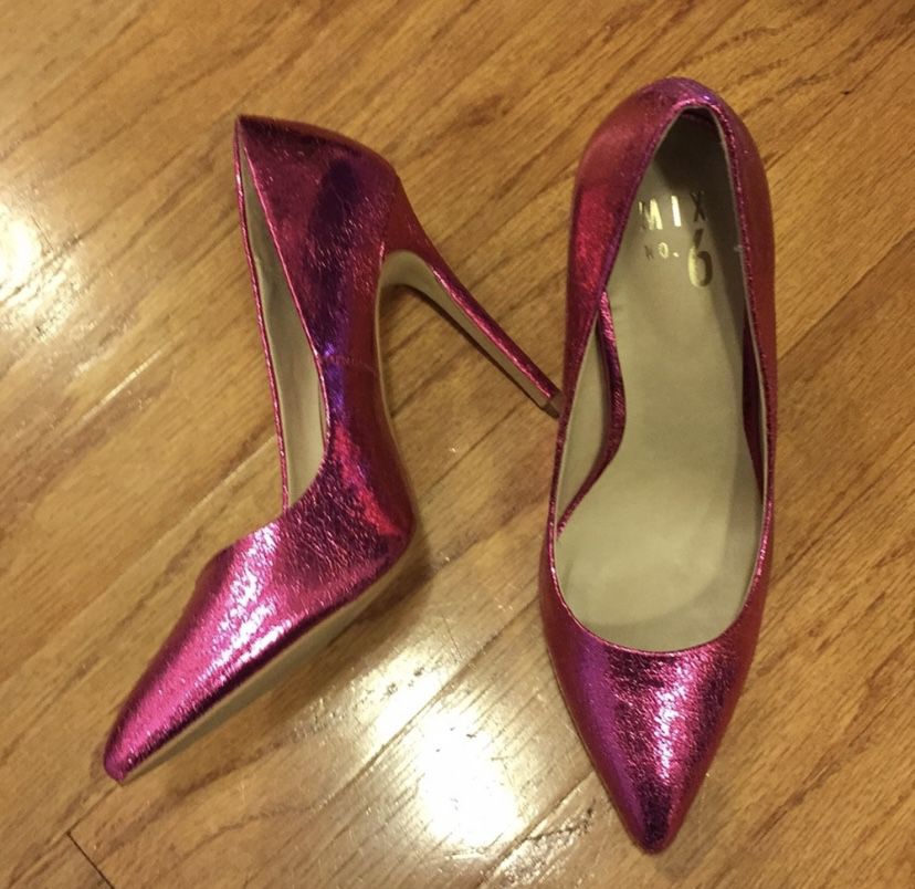 Mix No. 6 metallic pink pumps heel. Fit 7