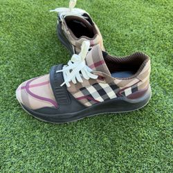 Burberry Ramsey Lace-Up Sneakers – Excellent Condition