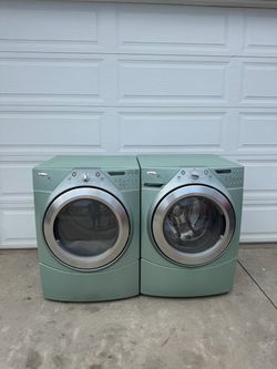 Whirlpool Front-Load Washer and Dryer Set Gas
