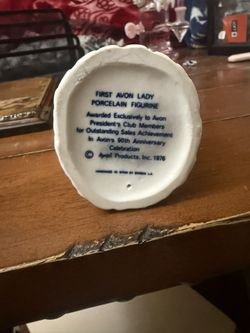 Vintage Avon Porcelain Figurine 1976 – Collectible