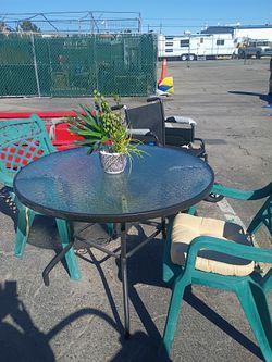 Round Patio Table