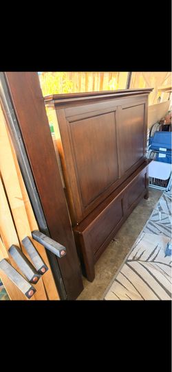 Queen Wood Bedframe