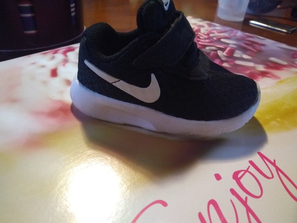 Baby nike tennis shoes