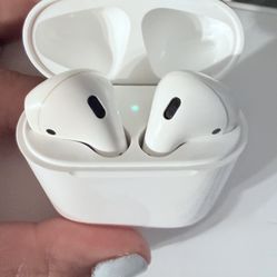 AirPods 2nd Gen – Full Set, Great Condition