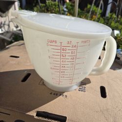 2-Liter Tupperware Measuring Cup With Lid
