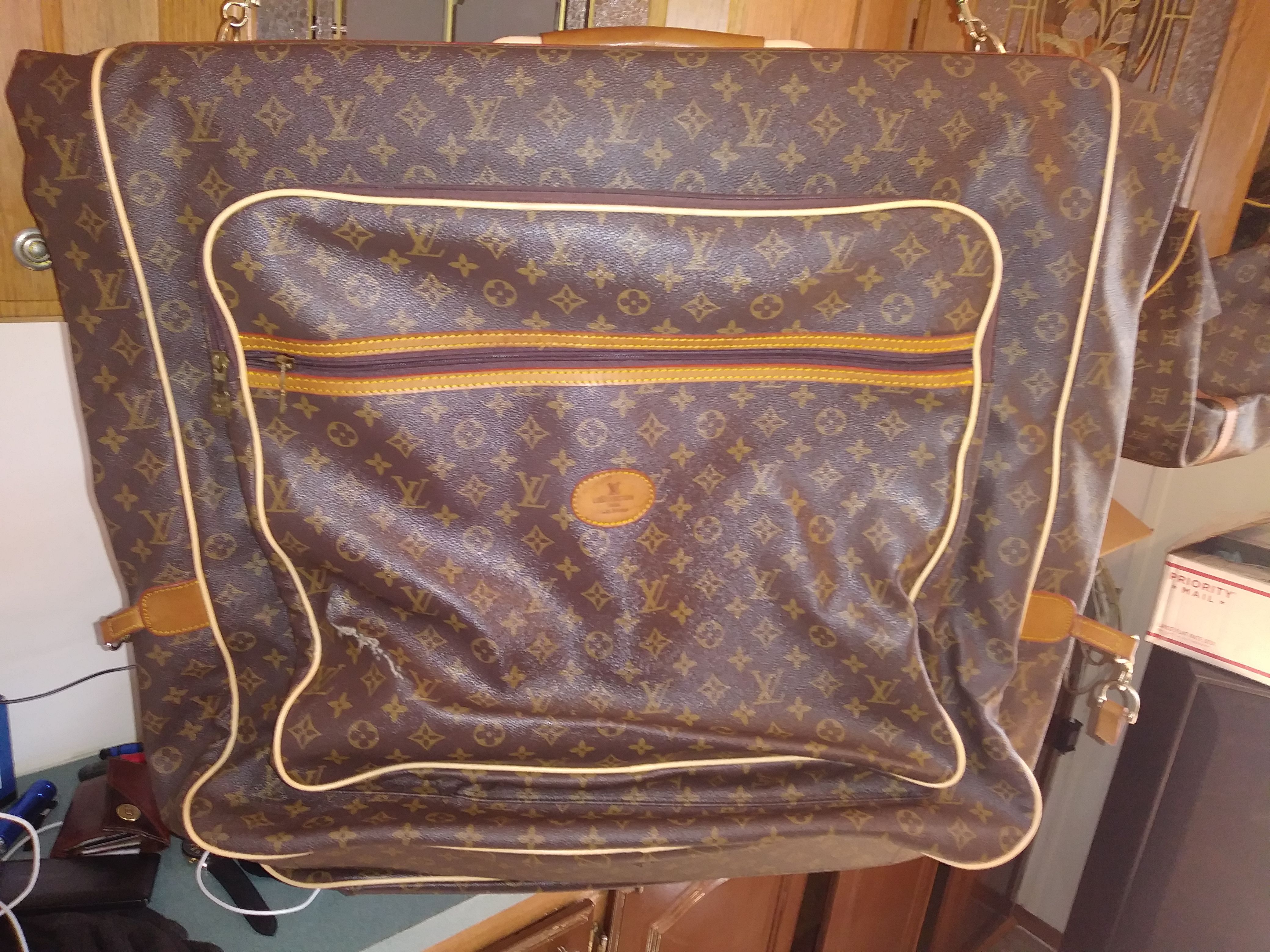 Louis vuitton vintage(1972) folding suit bag w\ shoulder bag for