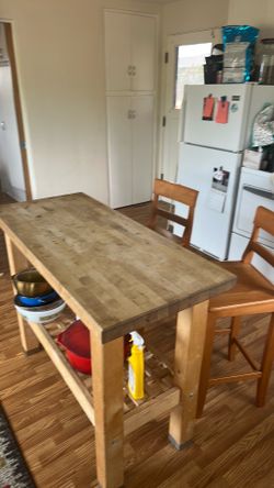 Island and chairs