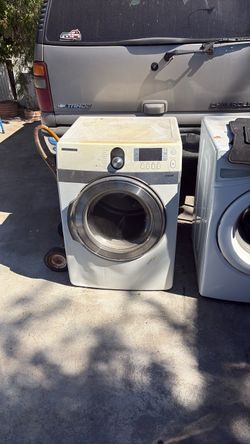 Samsung Front Load Dryer with Steam