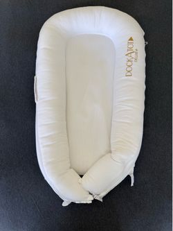 DockATot Deluxe+ w/ extra cover