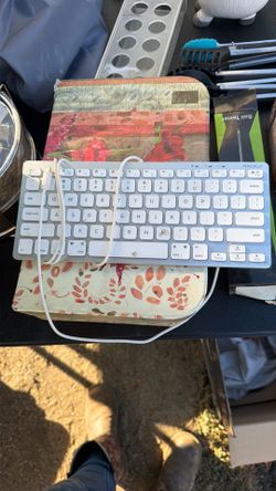 Macally Model UCSLIMKEYCA Keyboard