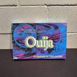 Hasbro Gaming 00600 Wooden It Glows in the Dark Mysterious Gaming Ouija Board