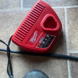 Milwaukee charger M 12