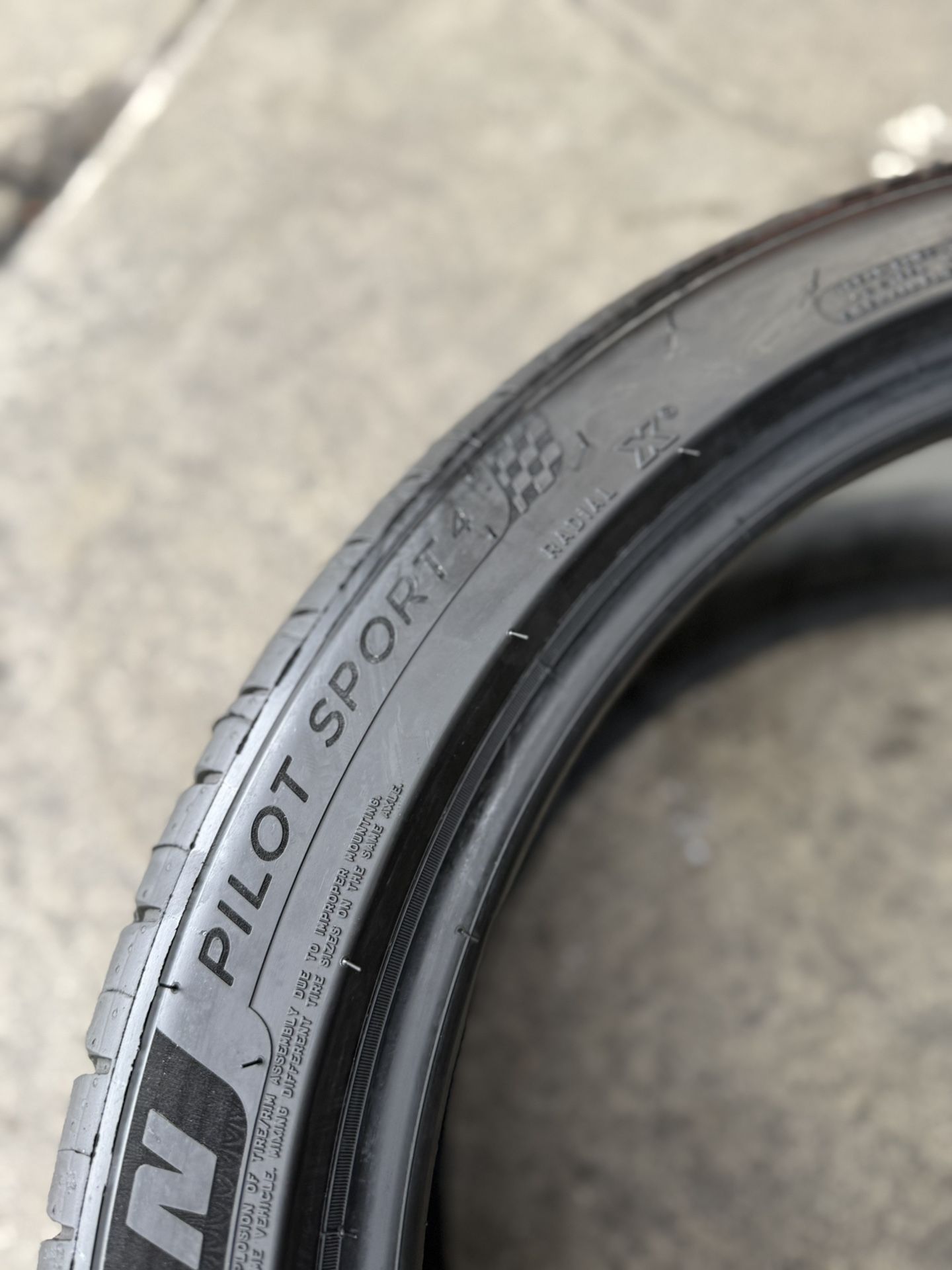 20” tire michelin 255/40/20 ps4 semi new with free installation $125