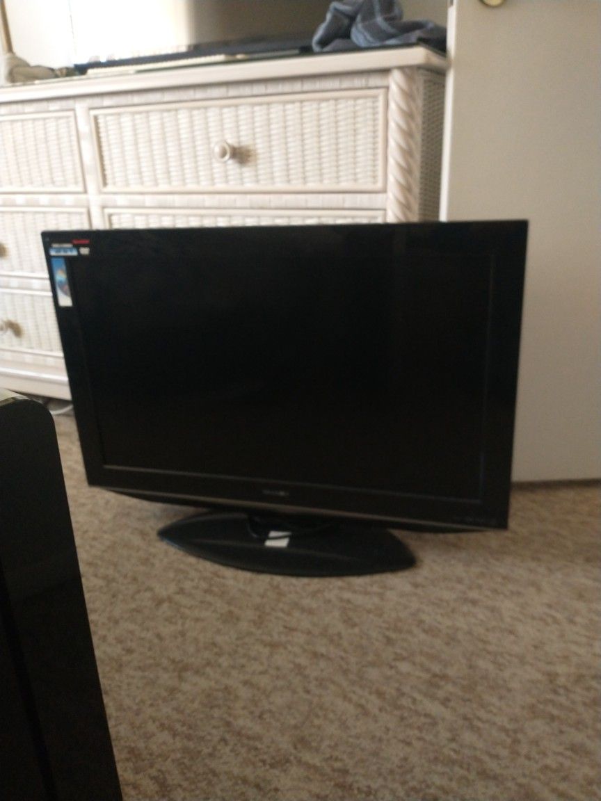 TV Sharp 32" Built In DVD Player.