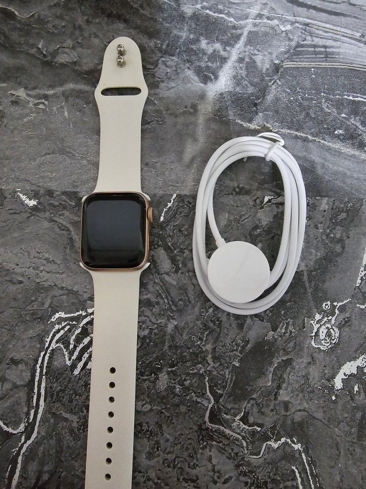 Apple Watch Series (GPS, 40mm) Gold Aluminum Case with White