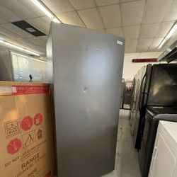 Frigidaire 32.6 in. 20 cu. ft. Frost Free Defrost, Garage Ready Upright Freezer in Carbon