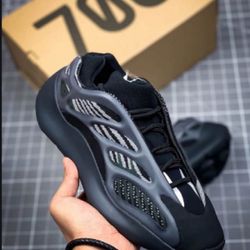 Adidas Yeezy 700 