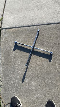 Car wrench