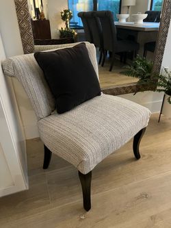 Barrel Chair/ Accent Chair