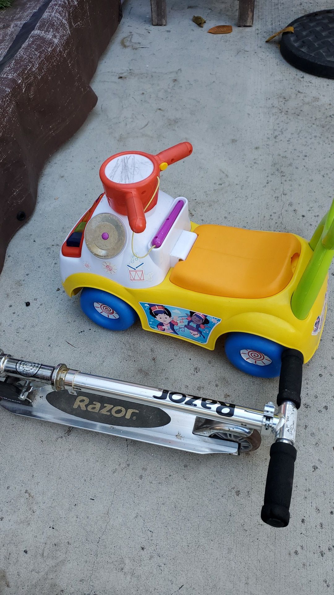 razor scooter and kid car