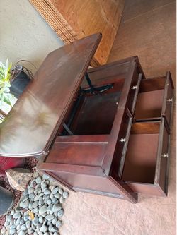 Lift top coffee table