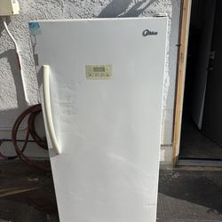 Midea Standing Garage Freezer