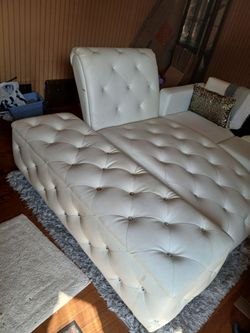 CHAISE LOUNGER