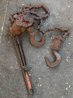 Rusty chain hoist