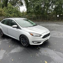 2016 Ford Focus se with clean Pa title