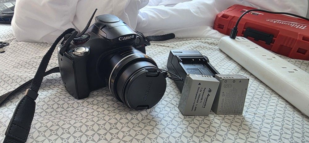 Canon PowerShot SX30 IS Superzoom Digital Camera