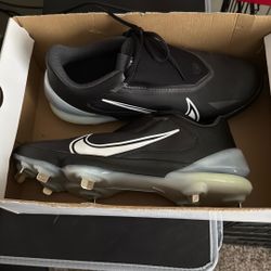 Size 11 Trout Baseball Cleats. Metal 