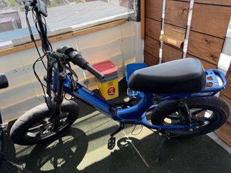 Moped style Electric bike Juiced Scorpion X