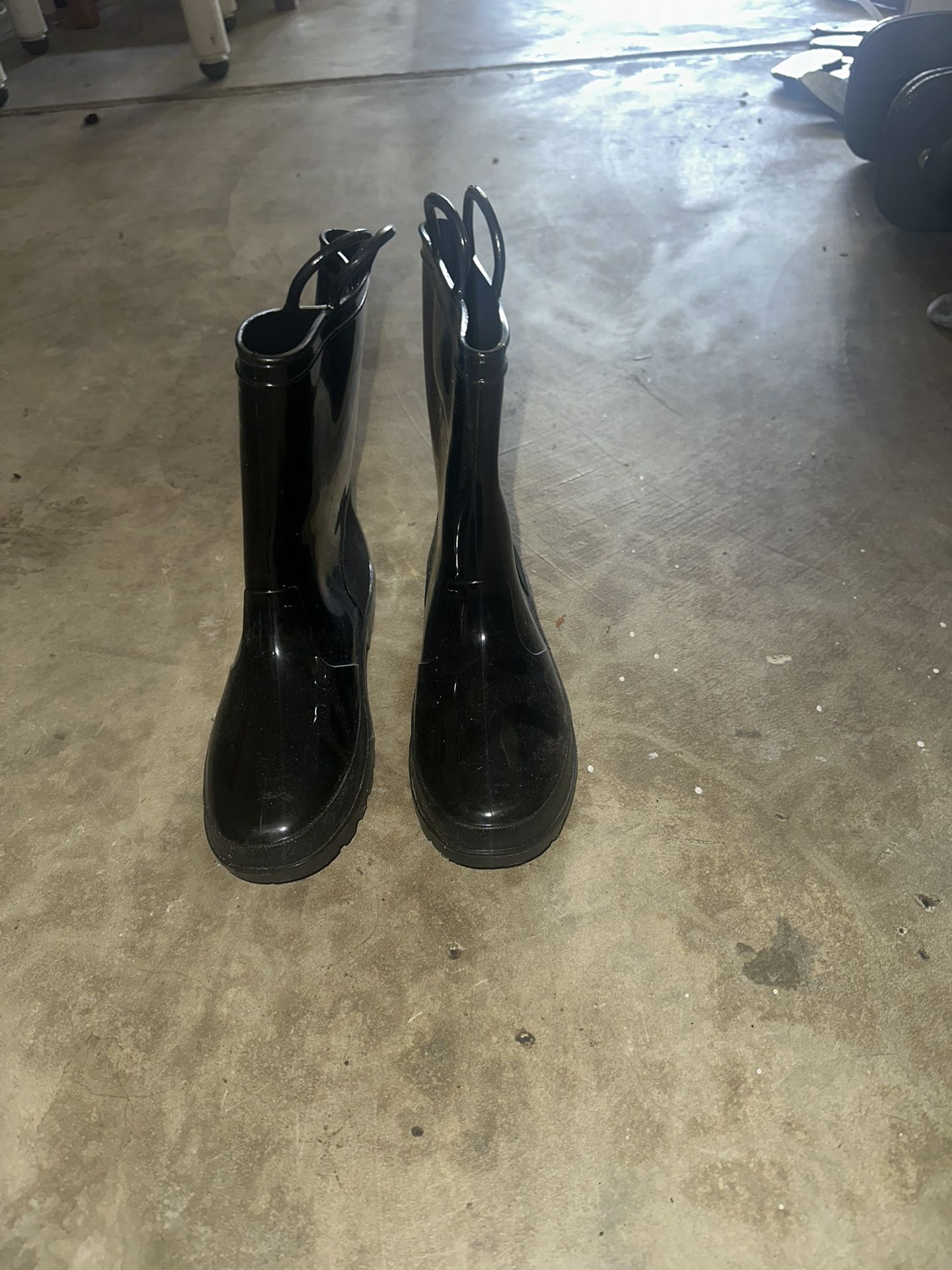 Rubber rain boots, boys size 6