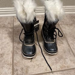 Sorel Boots - Brand new With Tags On - Size 6.5
