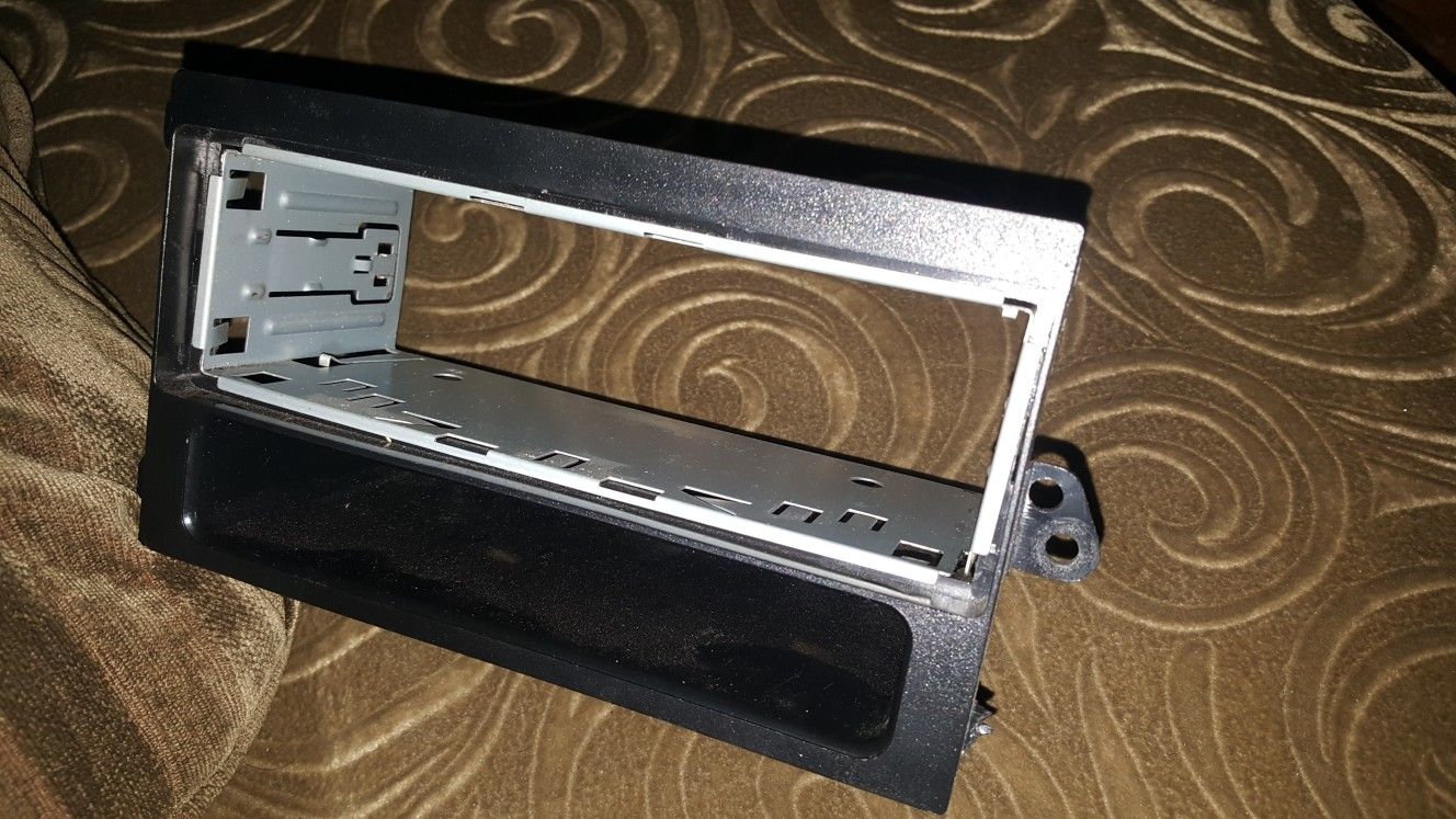 Single din dash kit for gm Tahoe suburban escalade