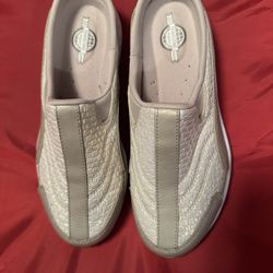Easyspirit Gold/Beige Mule - Size 8 - OBO