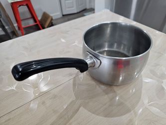 Small stainless pot-no lid