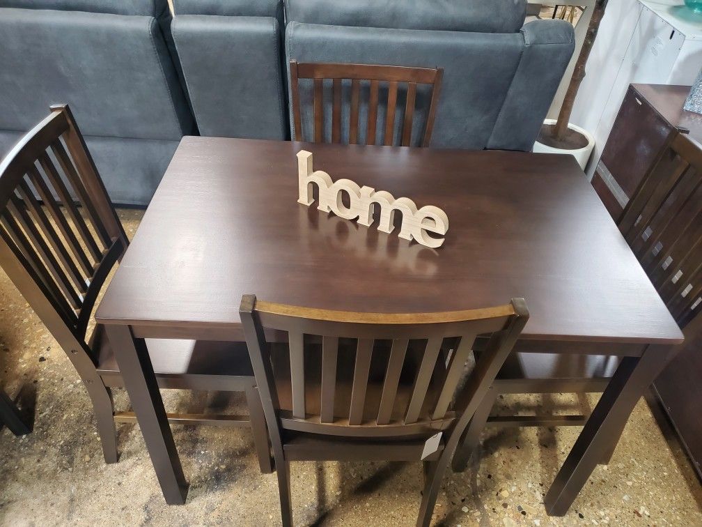 Small Brown 5 Pc Dining Set With 4 Solid Wood Chairs (New )