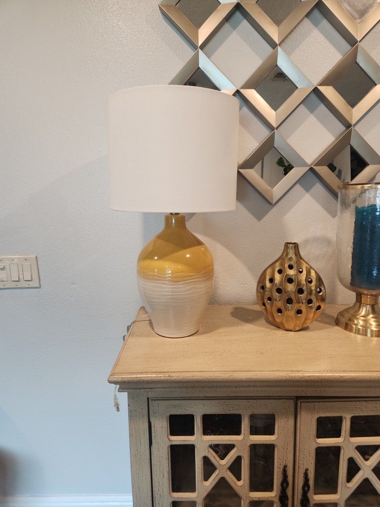 LIKE NEW Table Lamp