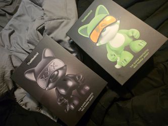 The Weeknd x Super Plastic art figures rare red one with green