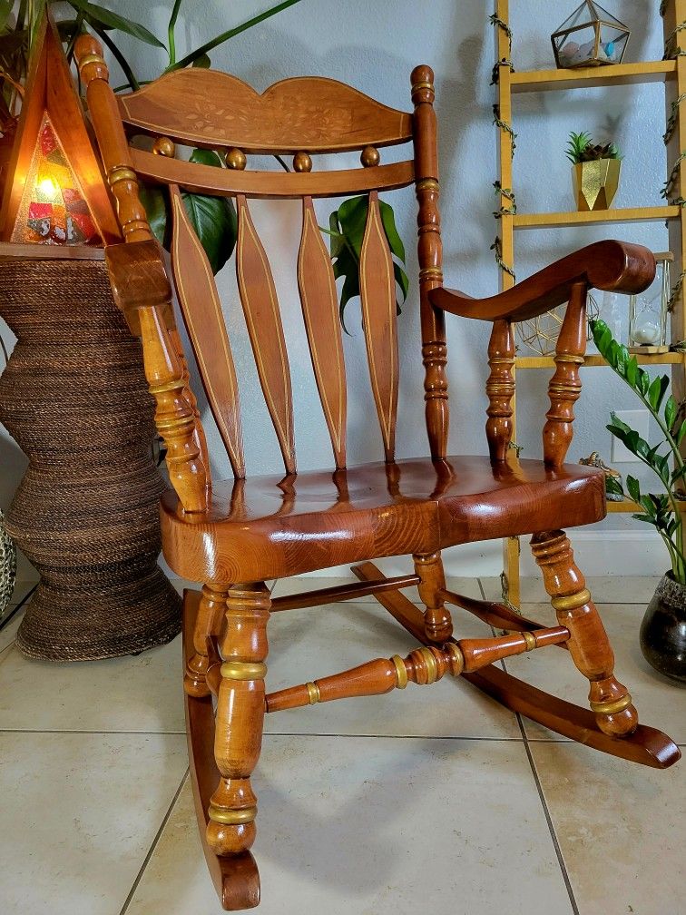 ✨️✨️✨️Solid Wood Rocking Chair ✨️✨️✨️