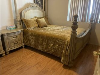 Traditional Wood Poster Bed
