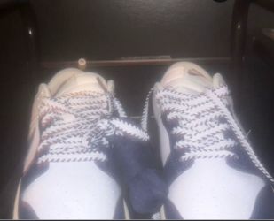 Low top sneakers Clean Nikes with extra laces