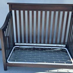 Complete Convertible Crib W Mattress,bed Skirt,Bumpers