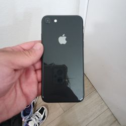 iPhone 8 (Locked)
