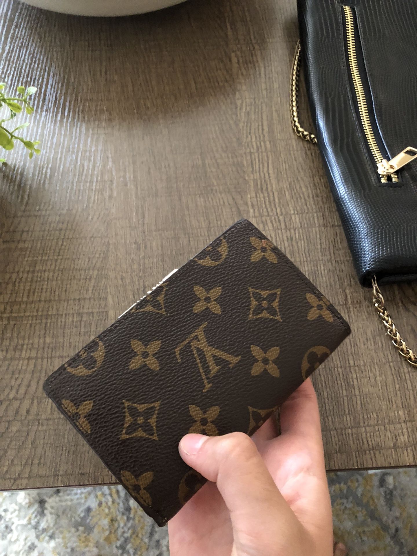 Louis Vitton Hand Wallet