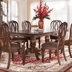 Extendable Table and 8 chairs