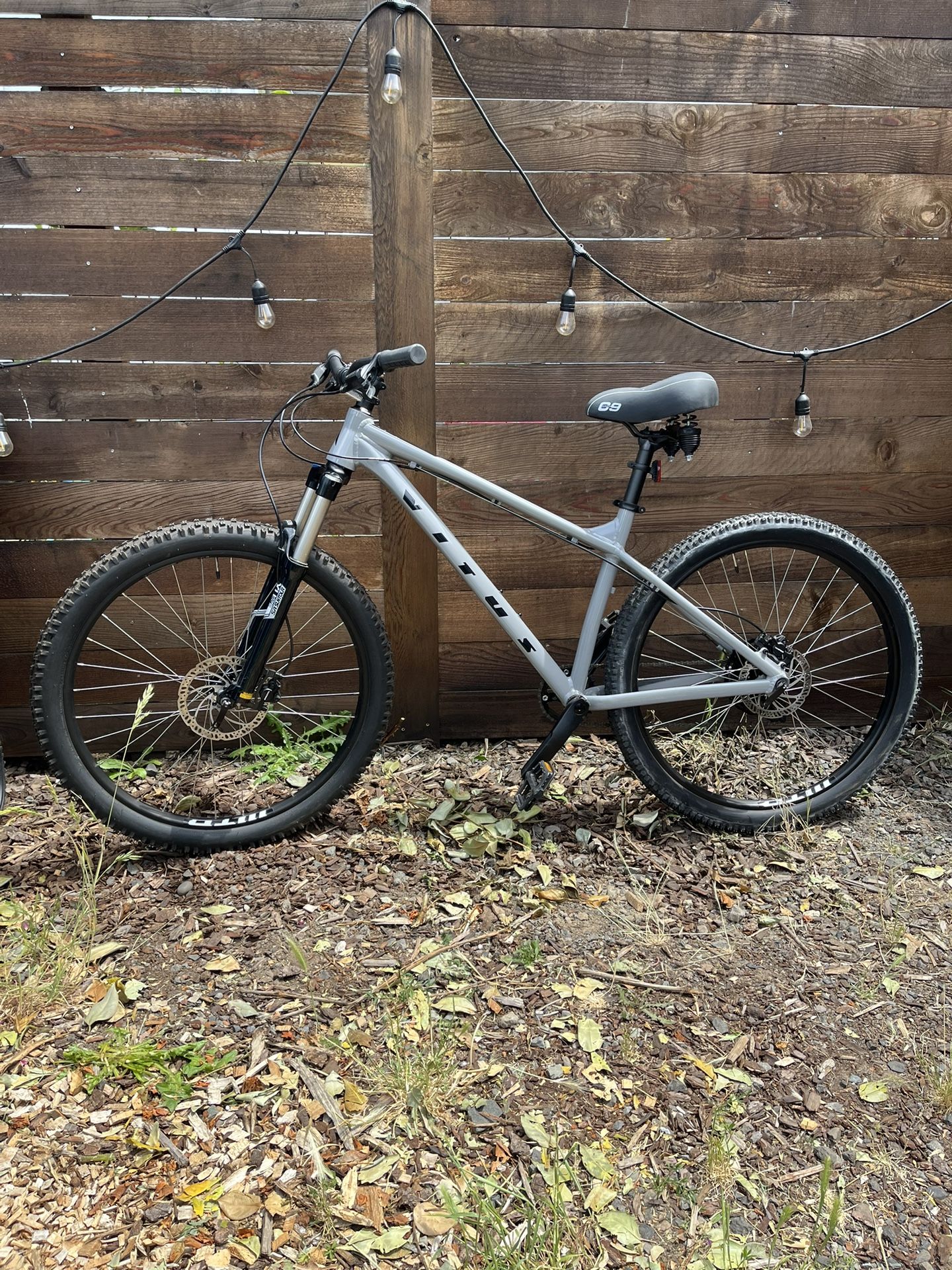 Vitus Nucleus 27 VR Mountain Bike